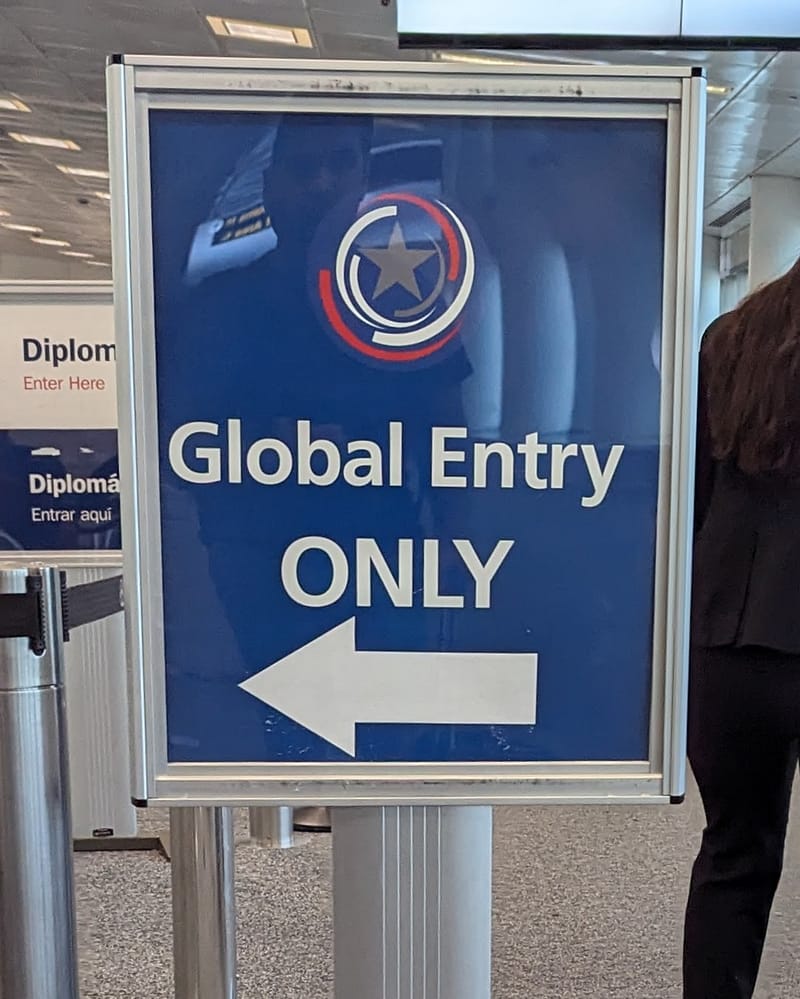 Global entry airport sign
